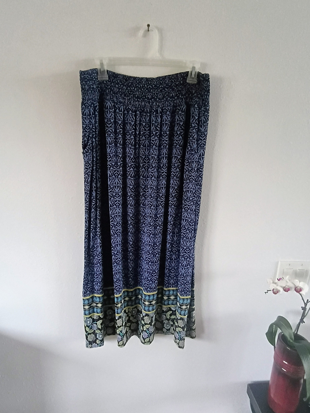J Jill Medium Blue Floral Boho Midi Skirt Smocked Waist Pull On Rayon Print Skir